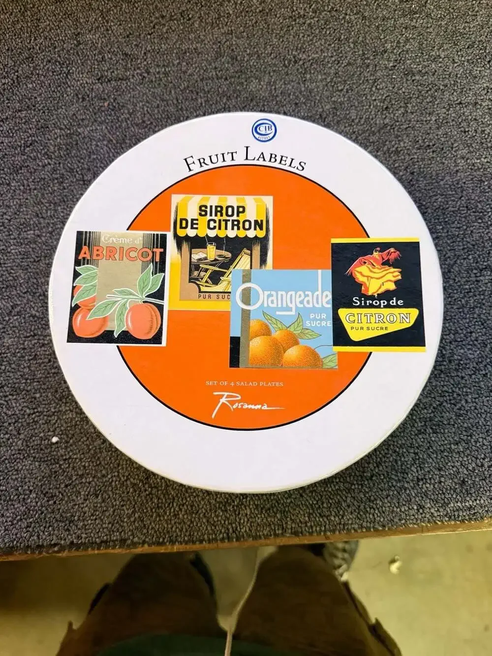 Rosanna Fruit Labels Set of 4 Salad Plates Collectible Storage Tin